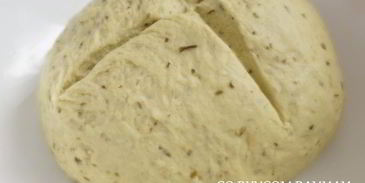 фокачча с соусом песто и тыквенными семечками