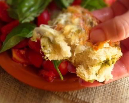 Фокачча с соусом Песто