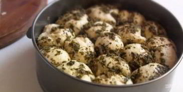 фокачча с соусом песто