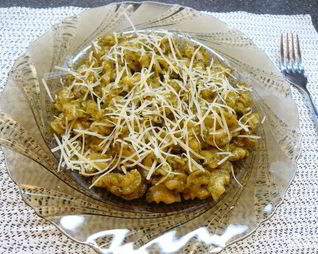 Макароны с соусом песто