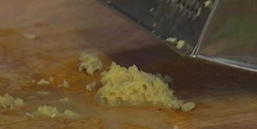 оладьи из сладкого картофеля с соусом песто