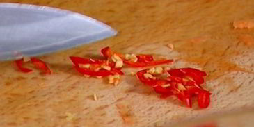 оладьи из сладкого картофеля с соусом песто