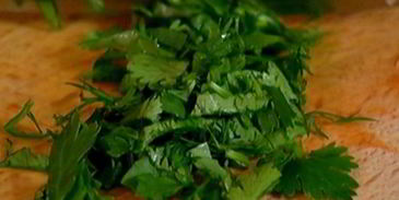 оладьи из сладкого картофеля с соусом песто