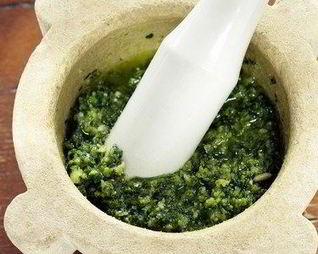 Песто из петрушки, грецких орехов и семян льна