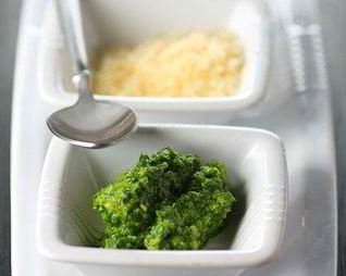 Песто из тыквенных семечек и кинзы