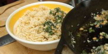 песто на сковороде