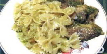 рыба под соусом песто в горшочках