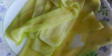 сибас, запеченый с соусом песто