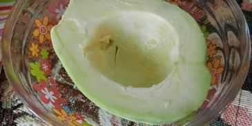 сибас, запеченый с соусом песто