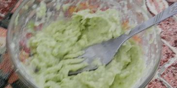 сибас, запеченый с соусом песто