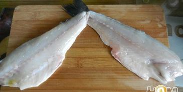 сибас, запеченый с соусом песто