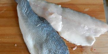 сибас, запеченый с соусом песто