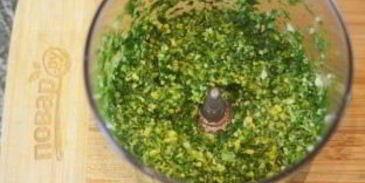 сосиски-гриль с соусом песто из руколлы