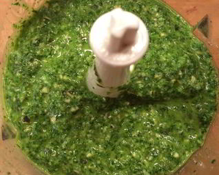 Укропное песто с тыквенными семечками