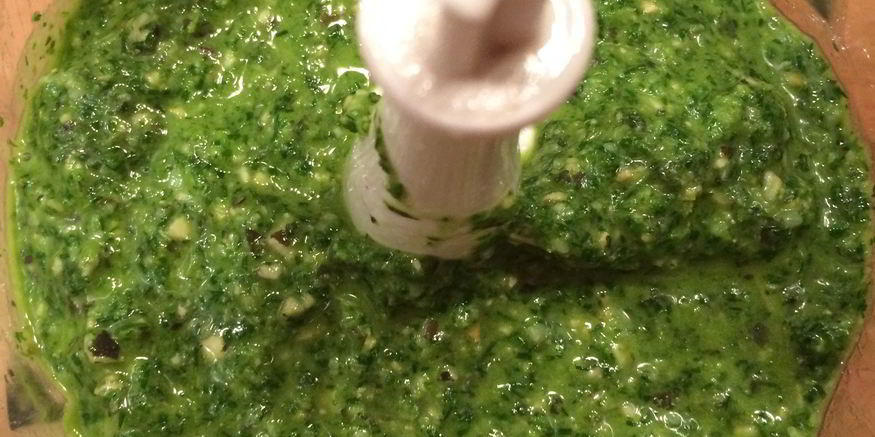 Рецепт укропного песто с тыквенными семечками