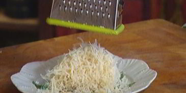 закуска из козьего сыра с соусом песто