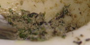 закуска из козьего сыра с соусом песто