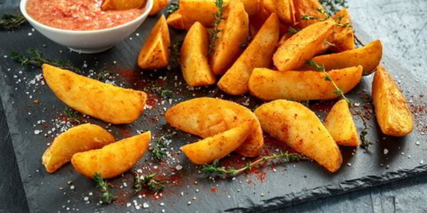 Рецепт хрустящего картофеля с соусом сальса и кокосовой стружкой