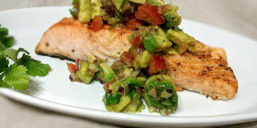 Рецепт лосося с соусом сальса из авокадо