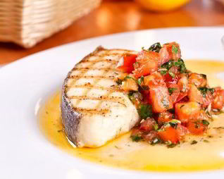 Палтус с соусом сальса