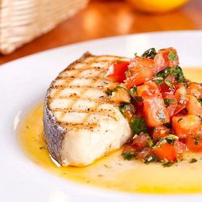 Палтус с соусом сальса