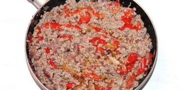 пирожки эмпанадас с соусом сальса