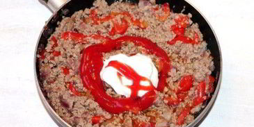 пирожки эмпанадас с соусом сальса