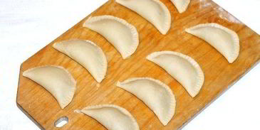 пирожки эмпанадас с соусом сальса