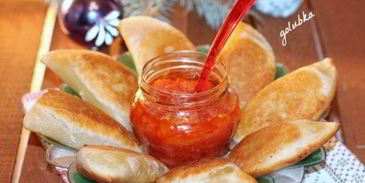 пирожки эмпанадас с соусом сальса