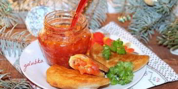 пирожки эмпанадас с соусом сальса