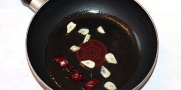 пирожки эмпанадас с соусом сальса