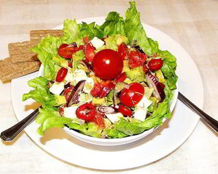 Разноцветная сальса с брынзой