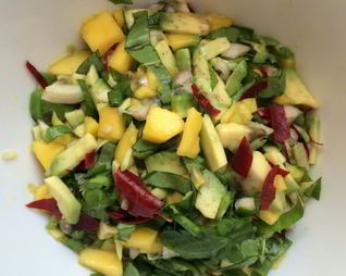 Сальса из манго, авокадо со щавелем с заправкой из маракуйи