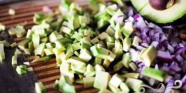 сальса из свежей кукурузы и авокадо