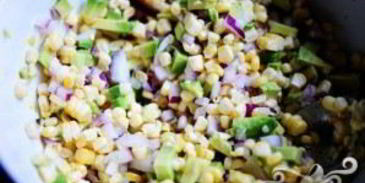 сальса из свежей кукурузы и авокадо
