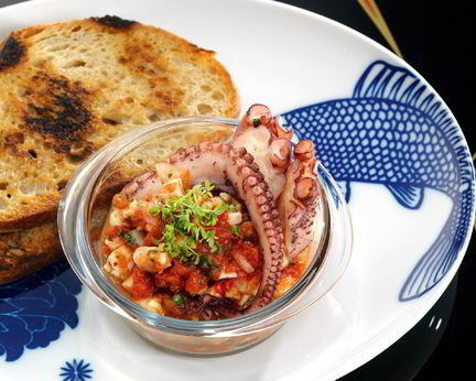 Сальса с кальмарами и осьминогом