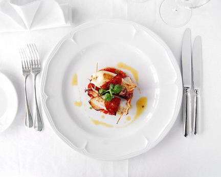 Фаршированные кальмары на тартаре из томатов