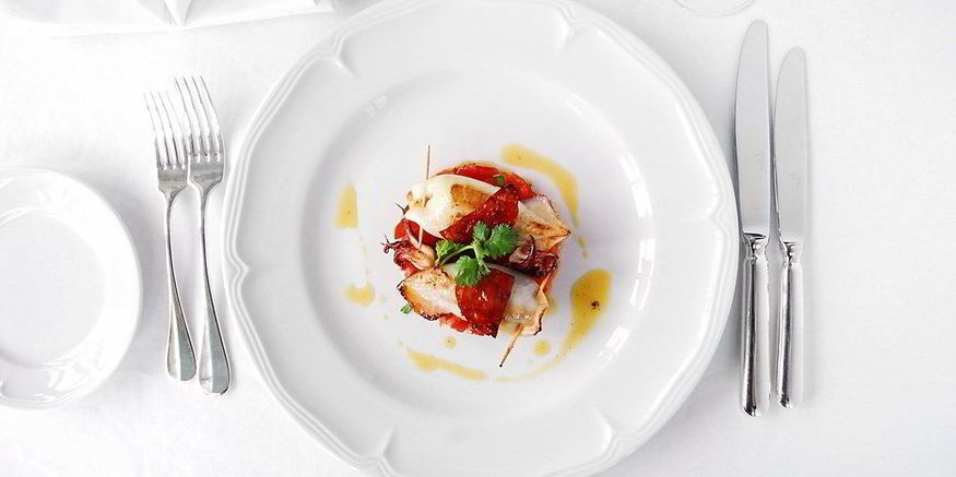 Рецепт фаршированных кальмаров на тартаре из томатов