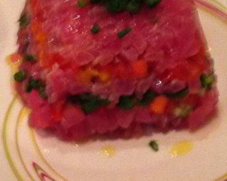 Слоеный тартар из тунца