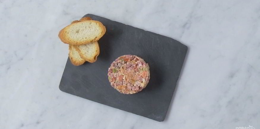 Рецепт тартара из чоризо с сыром и томатами