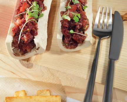 Тартар из говядины с тройной картошкой