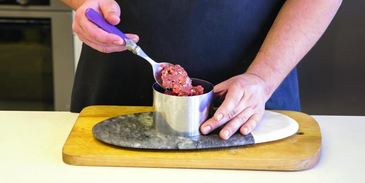 тартар из говядины в стиле суши-бара