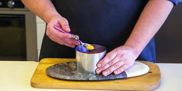 тартар из говядины в стиле суши-бара