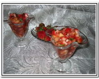 Тартар из клубники и помидоров