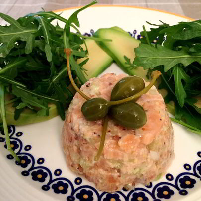 Тартар из лосося авокадо и каперсами