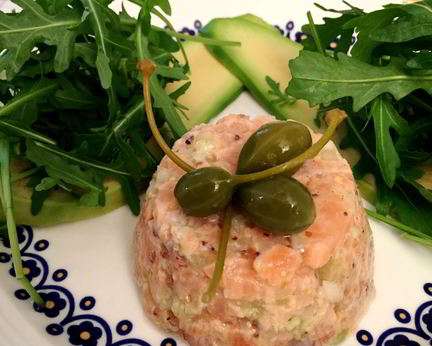 Тартар из лосося авокадо и каперсами