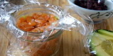 тартар из лосося и авокадо