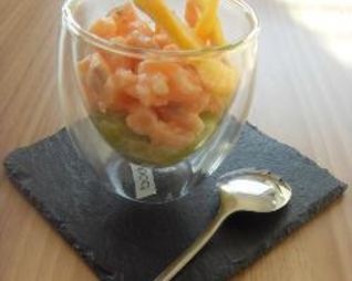 Тартар из лосося и лука-порея