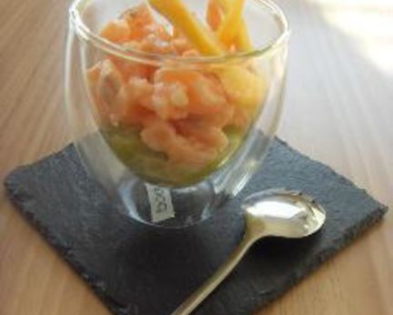 Тартар из лосося и лука-порея