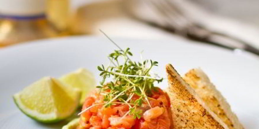 Рецепт тартара из лосося с кремом из авокадо